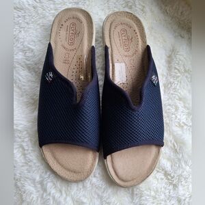 Women's Fly Flot Navy Wedge Sandals Size 9.5.